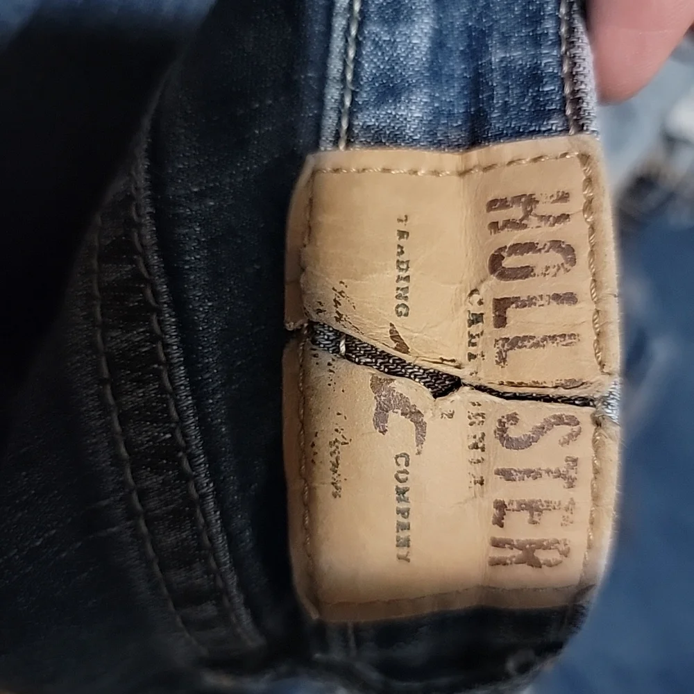 Hollister Women's Blue Distressed Straight Leg Jeans - Picture 7 of 9